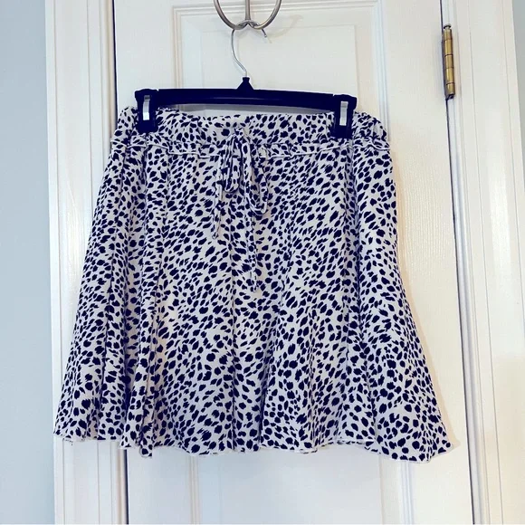 Black and white skirt; pixi and ivy size L - Picture 2 of 7